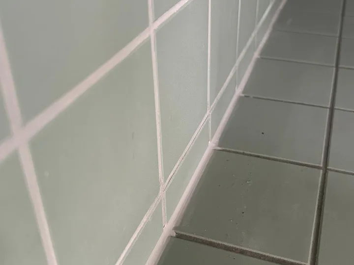 Badkamer project 1 - kitwerk door Kitwerkvernieuwen.nl in Veghel, Noord-Brabant